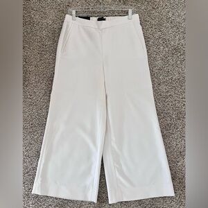 Banana Republic Cream Wide Leg Pants. NWT. Size 6.